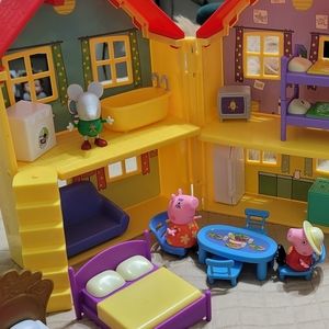 Peppa Pig house and accessories.